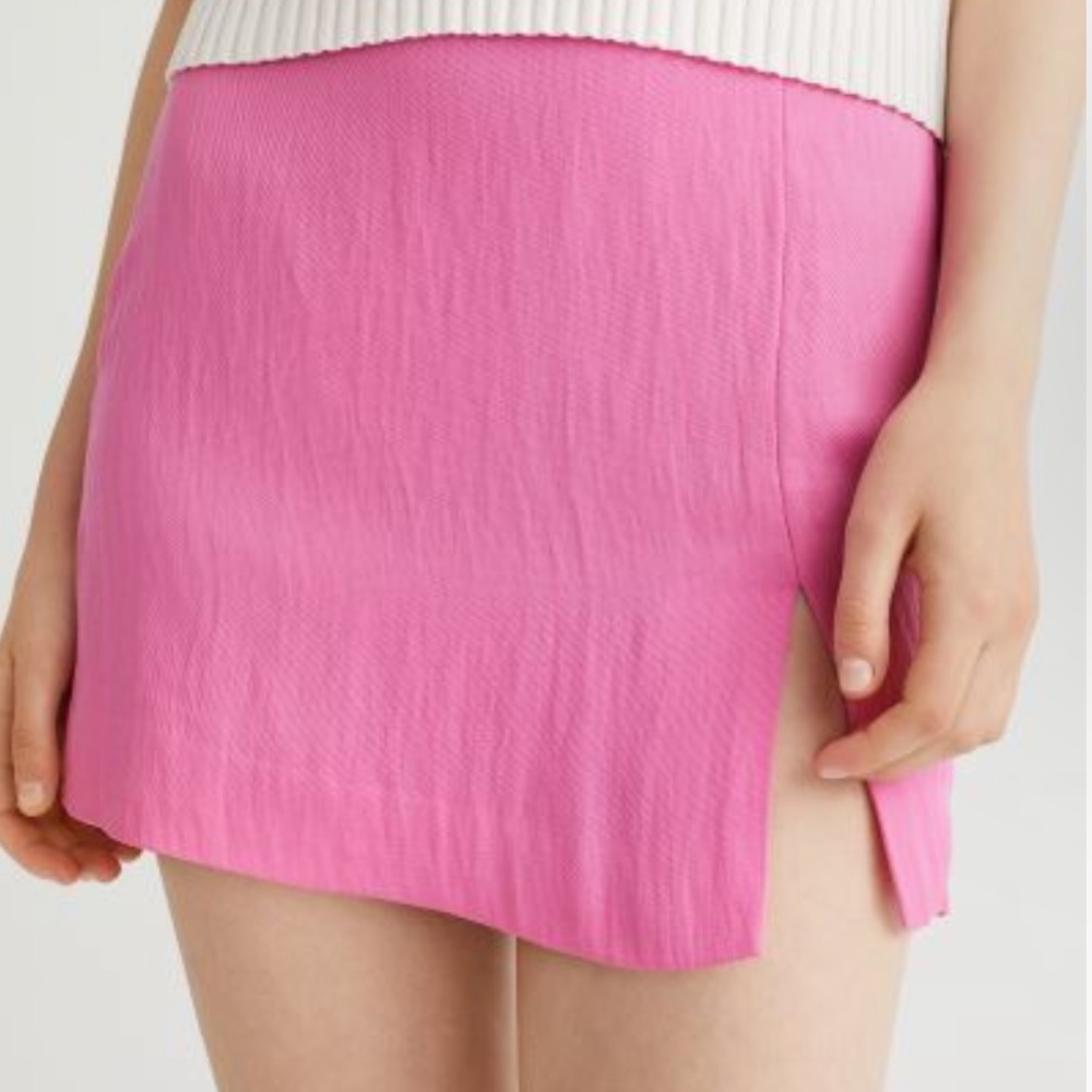 BRAND NEW H&M Pink Mini Skirt with Slit Size 6